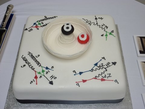 Dibujo20121229 higgs cake - 80 years old